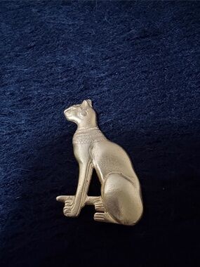 Gold Cat Brooch Pin — Elegant Egyptian-Inspired Women's Jewelry